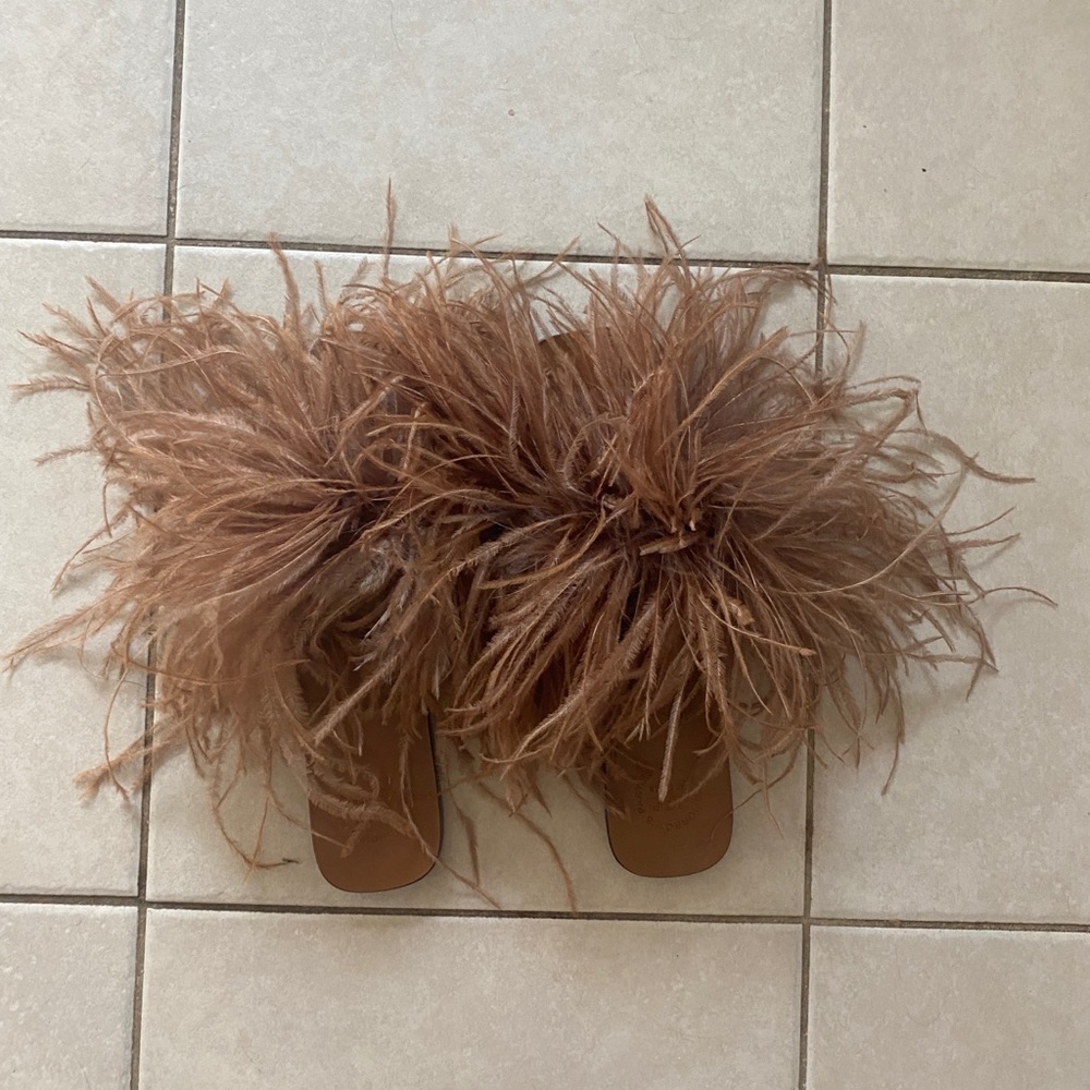 Women’s Feather Slide Sandals in Light Brown - Brand Not Specified